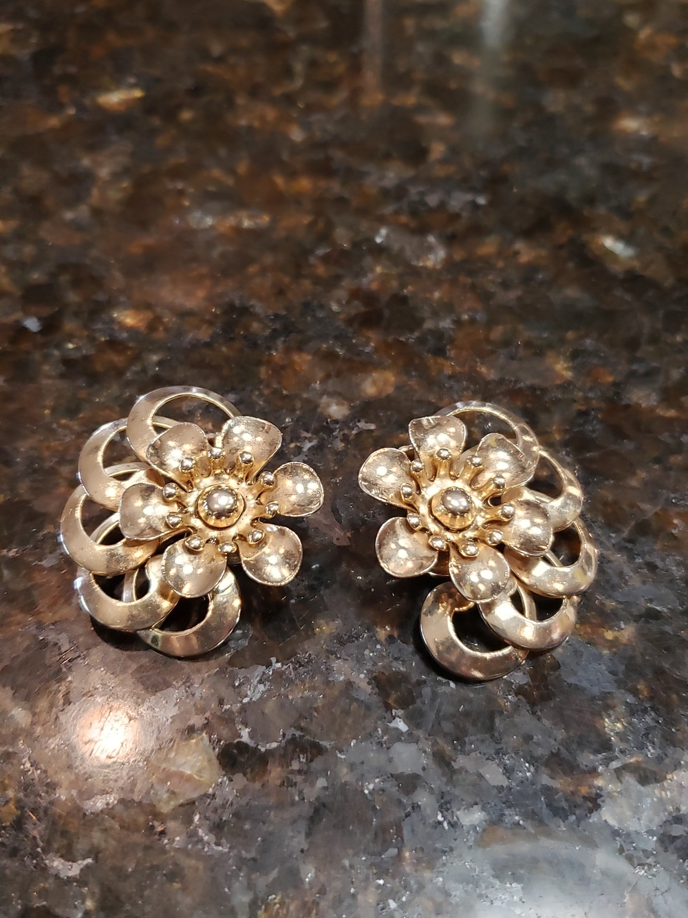 Vintage 1970s Gold-Tone Floral Clip-On Earrings